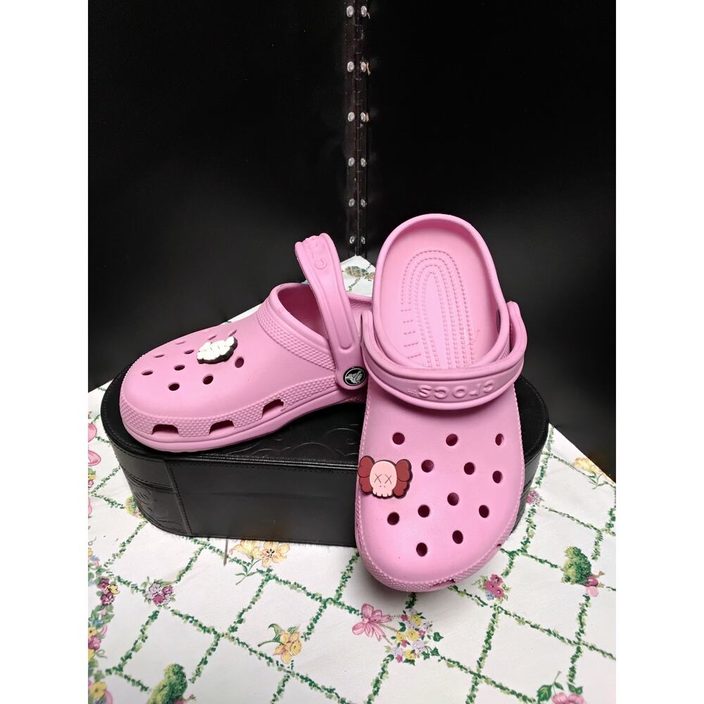 Croc's Ladies Pink Size 6 Men's 4 with Charms